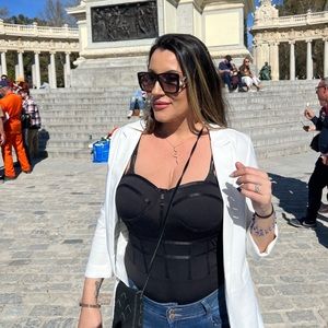 Meet your Posher, Flavia